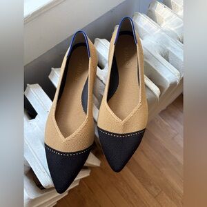 Rothy's Point II in Camel Captoe. NWT